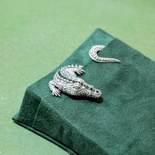 Load image into Gallery viewer, Crocodile on Pocket
